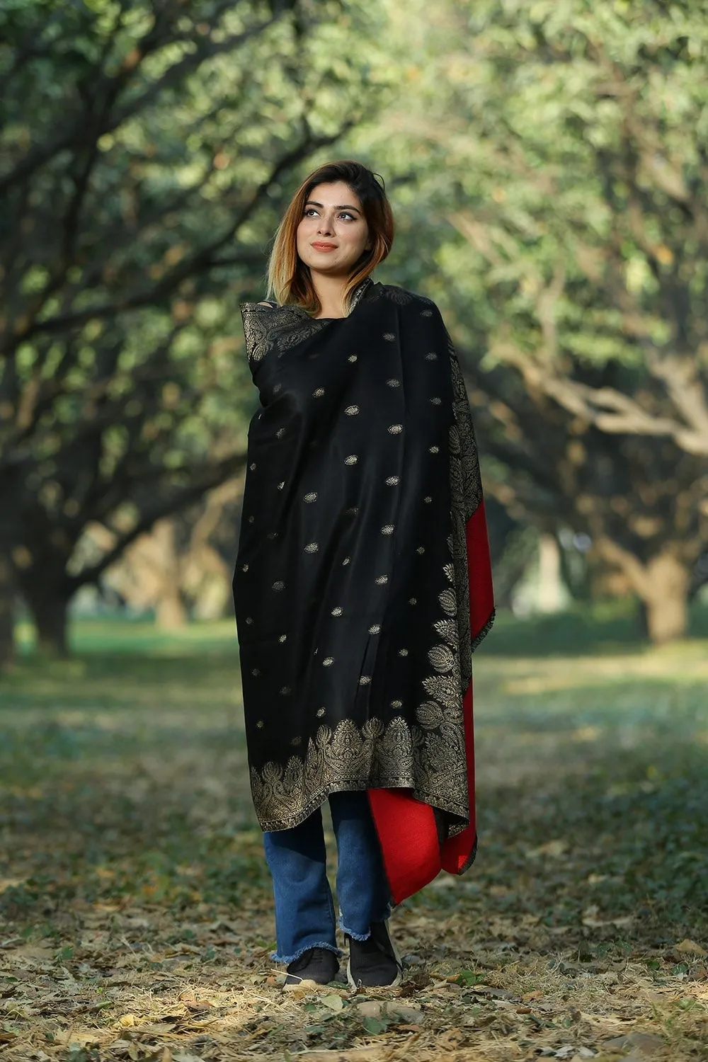 AMAZING BLACK WITH RED COLOUR PALLA  ZARI SHAWL DEFINES ROYAL AND LUXURIOUS EXTREMELY COMFORTABLE FOR ALL EVENTS